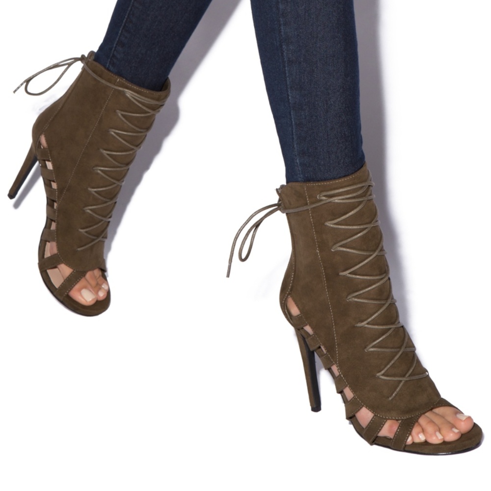 NWOT Shoedazzle Ayla